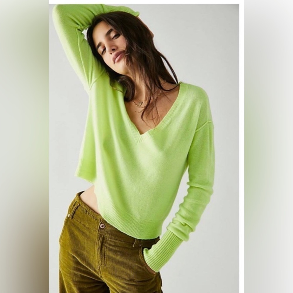 100% Cashmere Athleta Crave Wasabi Green Sweater - Size Small